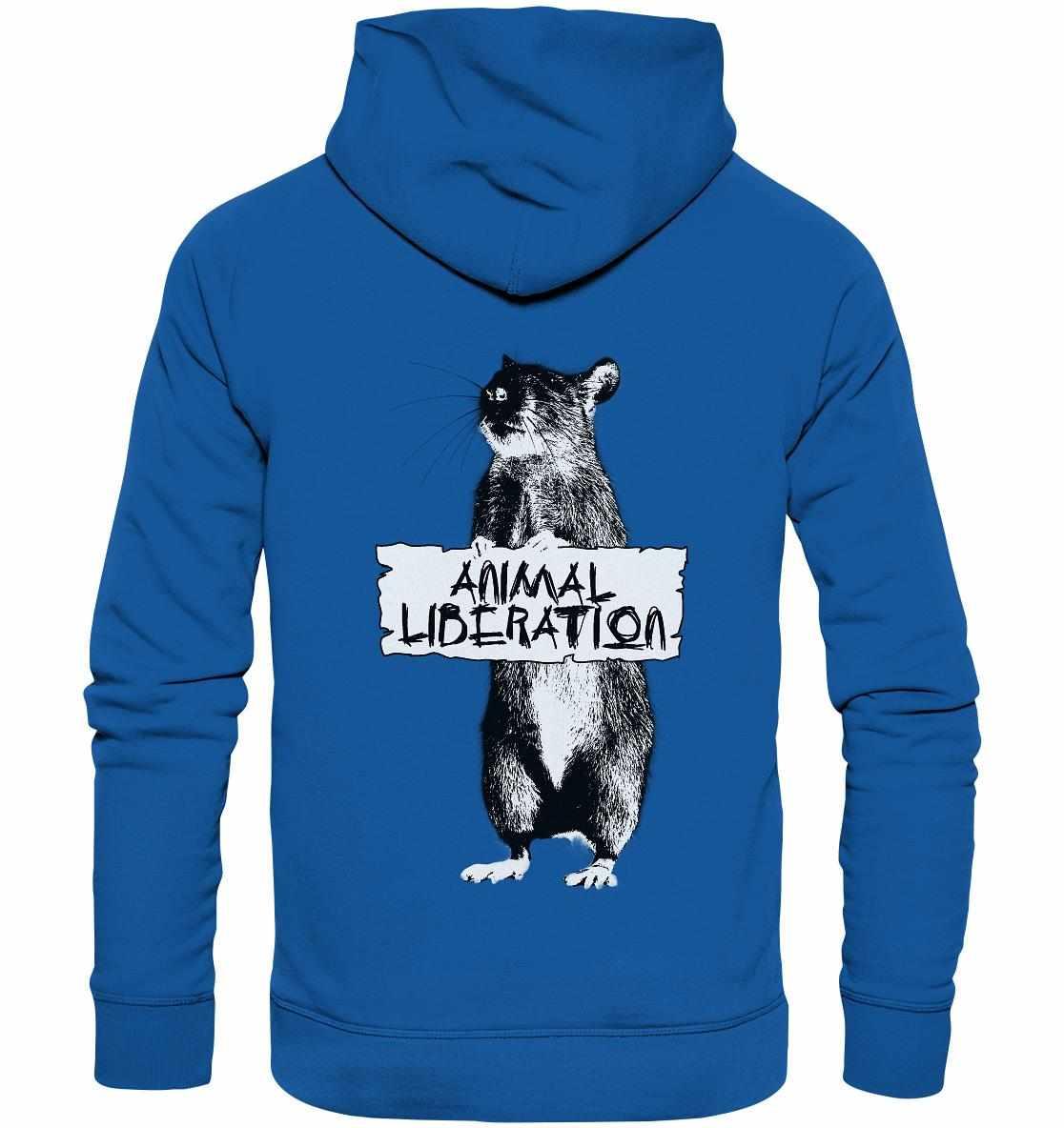 Vegan und Bio Hoodie: Blau mit Bär und Schildmotiv, inspiriert von Banksy's Street Art, aus nachhaltiger Bio-Baumwolle, fördert Tierschutz und Gleichberechtigung.