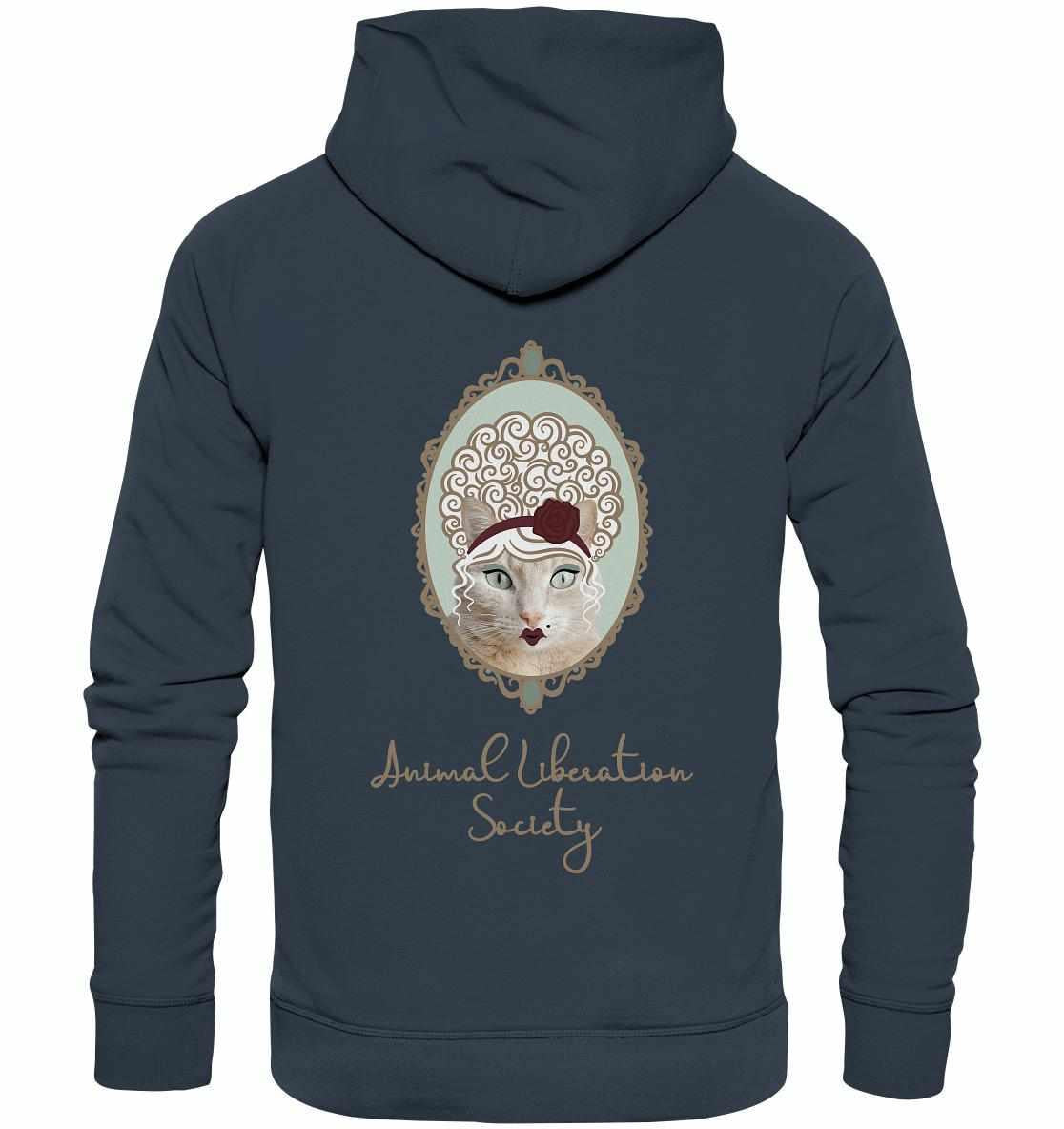 Person trägt den Vegan und Bio Hoodie: Miss Cat - Animal Liberation Society mit Katzenmotiv, symbolisiert Tierrechte. Hergestellt aus Bio-Baumwolle und recyceltem Polyester.