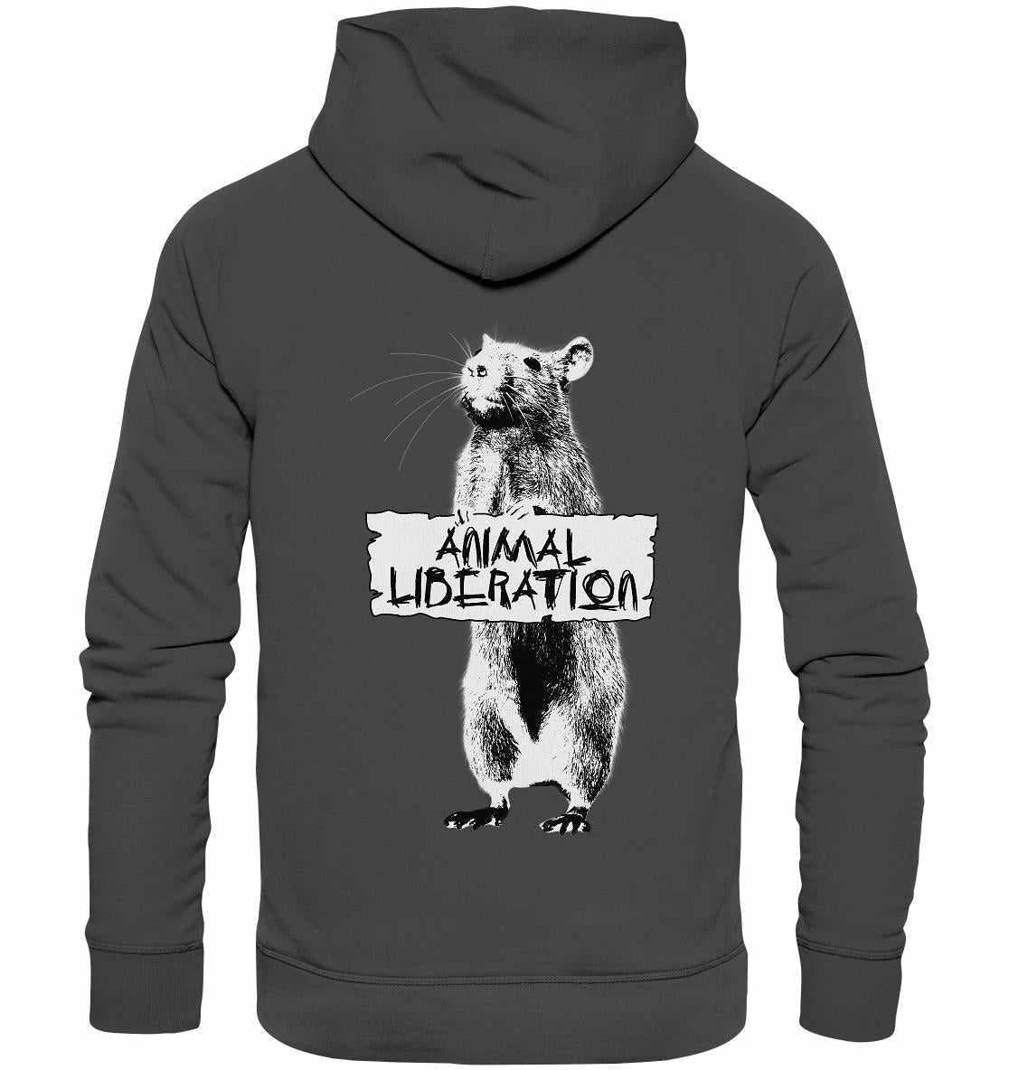 Person trägt den Vegan und Bio Hoodie: Rat for Animal Liberation mit Bärenmotiv, inspiriert von Banksy's Street Art, aus nachhaltiger Bio-Baumwolle.
