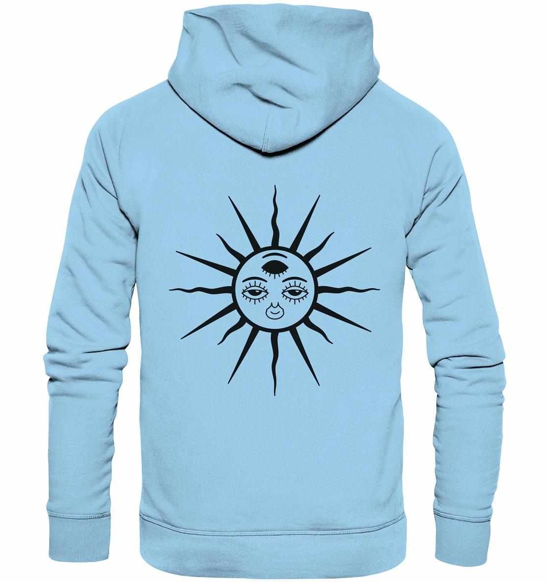 Person trägt den Vegan und Bio Hoodie: The Sun - Third Eye Awakening mit Ethno-Design aus Bio-Baumwolle, ideal für nachhaltige Mode und spirituelle Anlässe.