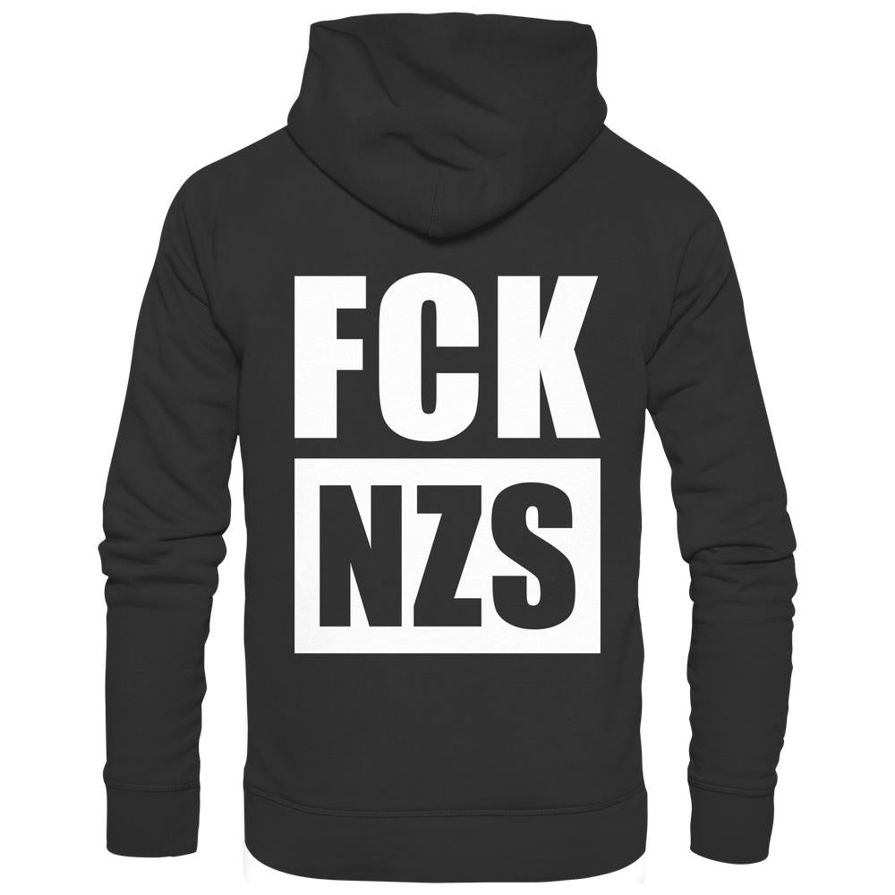 Schwarzer Hoodie mit Kapuze, Rückseite zeigt in großen weißen Blockbuchstaben FCK NZS. Produkt: Vegan und Bio Hoodie: FCK NZS.