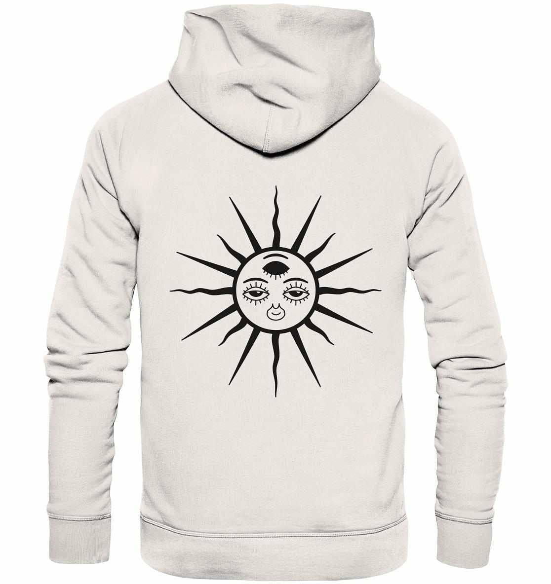 Vegan und Bio Hoodie: The Sun - Third Eye Awakening, mit Ethno-Design und dreiäugiger Sonne, getragen von einer Person. Hergestellt aus Bio-Baumwolle und recyceltem Polyester.