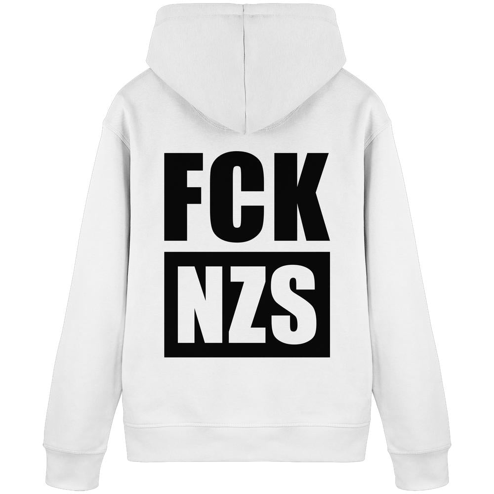 Rückansicht des weißen Hoodies Vegan und Bio Hoodie: FCK NZS mit schwarzem, fettem Grafiktext FCK und NZS.