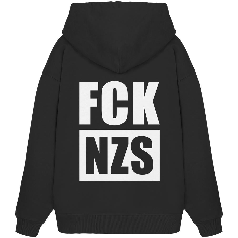 Vegan und Bio Oversized Hoodie: FCK NZS, schwarzer Hoodie mit weißem Text „FCK NZS“ auf dem Rücken, 100% Bio-Baumwolle, rebellisches Design von RUDE REBEL.