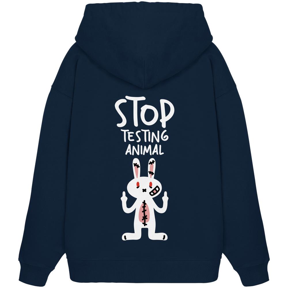 Vegan und Bio Oversized Hoodie: Angry Rabbit - Animal Rights zeigt einen stilisierten, wütenden Laborhasen, der gegen Tierversuche protestiert, auf einem dunkelnavy Hintergrund.