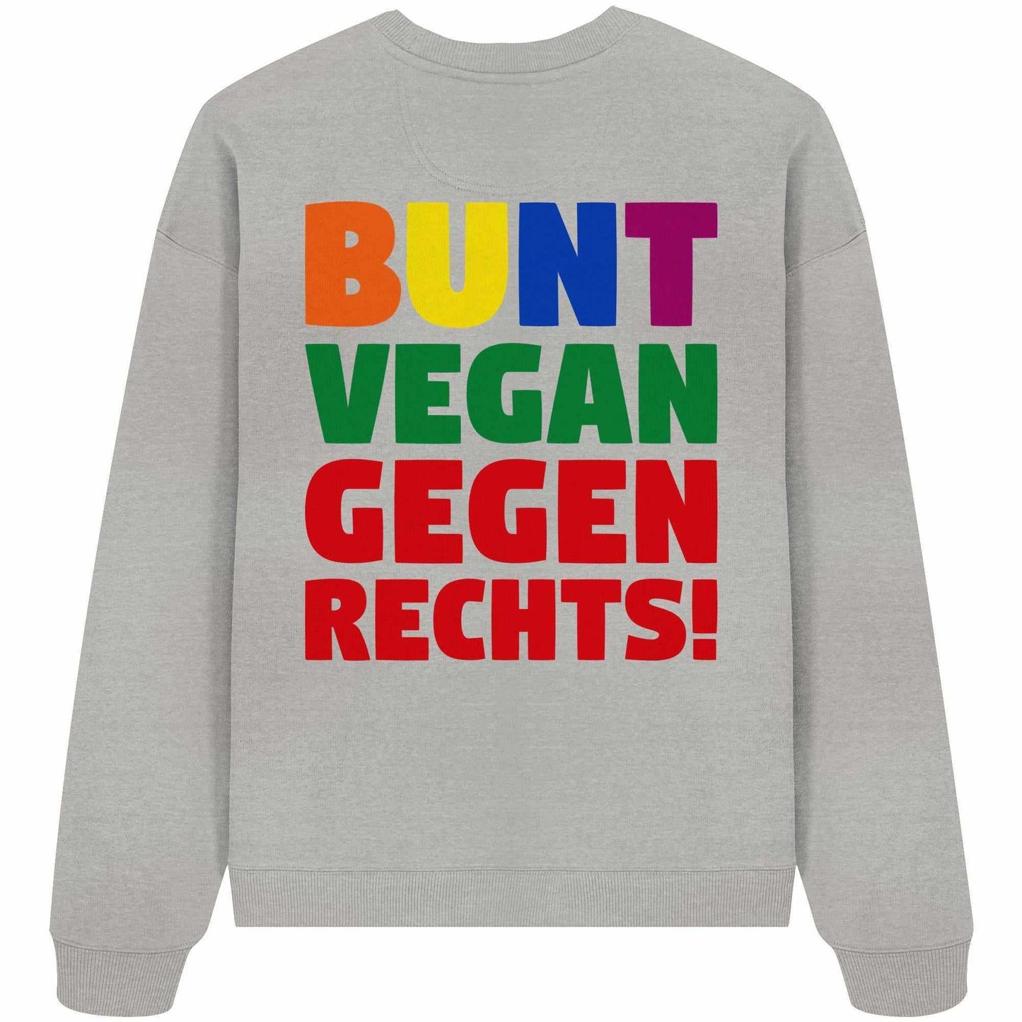 Vegan und Bio Oversized Sweatshirt: BUNT, VEGAN und GEGEN RECHTS! zeigt mehrfarbigen Text auf grauem Hintergrund, inspiriert von Toleranz und Nächstenliebe.