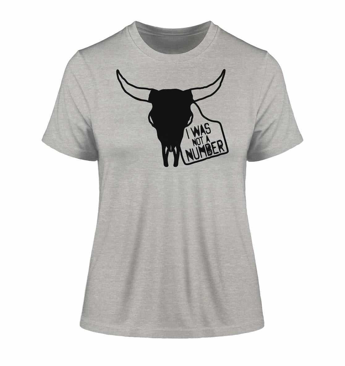 Graues Bio-T-Shirt mit schwarzem Bullenschädel-Aufdruck und dem Text I was not a number, symbolisiert Tierrechte und Nachhaltigkeit.