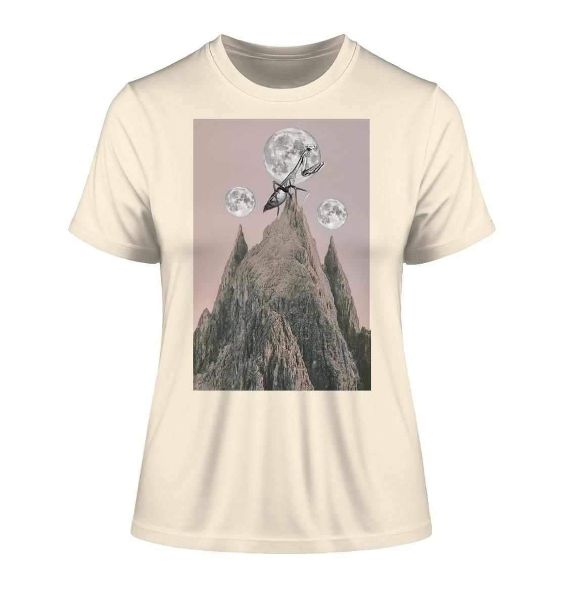 Vegan und Bio Ladies Shirt: Gottesanbeterin - Insektenschutz, zeigt Berg und Mondmotiv mit einem Insekt obenauf, aus nachhaltiger Bio-Baumwolle gefertigt.
