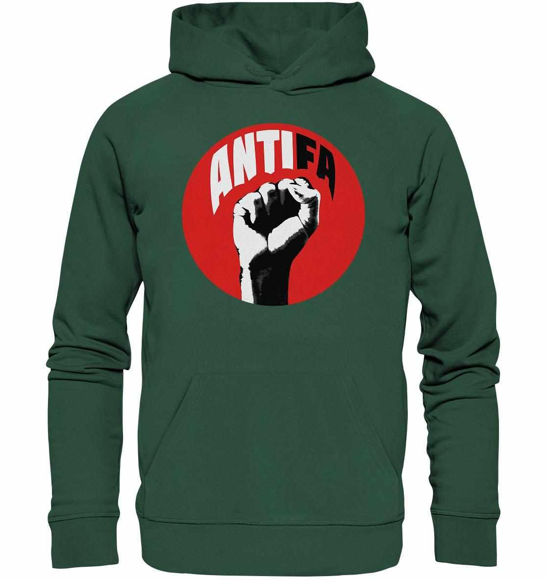Vegan und Bio Hoodie: Antifa - Kampf gegen Rechts, grüner Hoodie mit gestickter Faustgrafik in der Mitte, Kängurutasche, aus nachhaltiger Bio-Baumwolle und recyceltem Polyester.