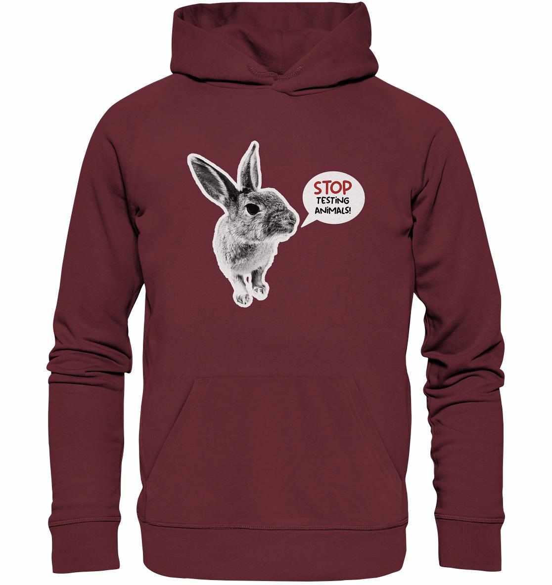 Vegan und Bio Hoodie mit süßem Häschen-Motiv und Botschaft STOP ANIMAL TESTING! auf rotem Stoff, hergestellt aus Bio-Baumwolle und recycelten Materialien.