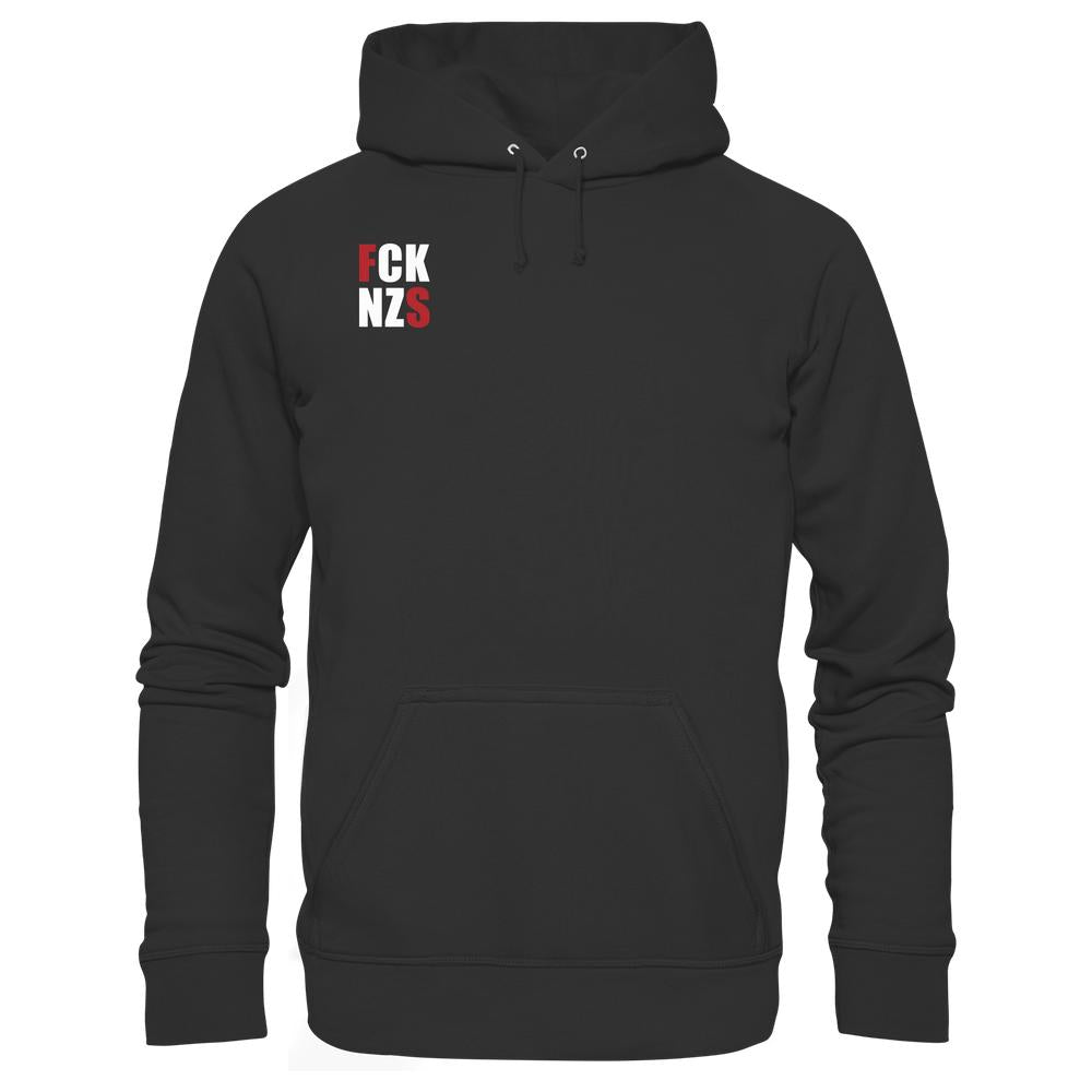 Vegan und Bio Hoodie: FCK NZS mit roten Highlights, schwarzer Kapuzenpullover mit Anti-Nazi-Slogan auf der Brust, hergestellt aus Bio-Baumwolle und recyceltem Polyester.