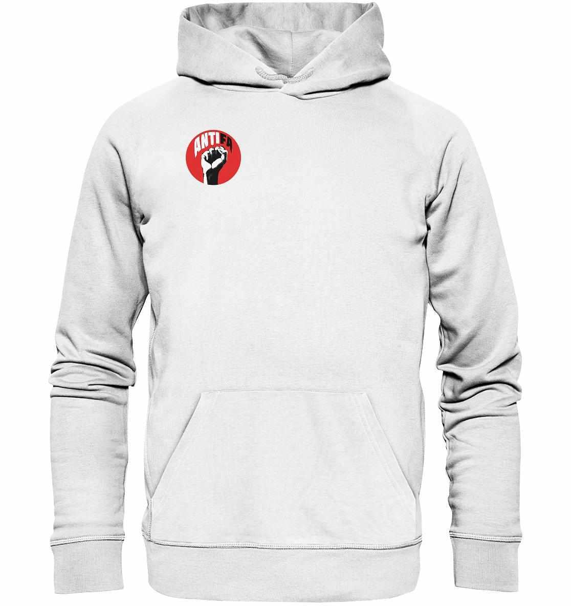 Vegan und Bio Hoodie mit rotem Antifa-Logo, umweltfreundlich produziert, symbolisiert Widerstand gegen Faschismus. Kapuze, Kängurutasche, flache Zugkordeln und Flatlock-Steppnähte sichtbar.