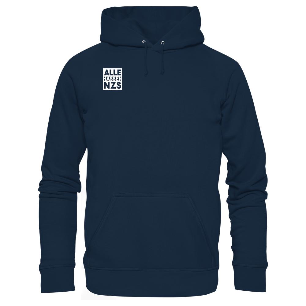 Vegan und Bio Hoodie: ALLE HASSEN NZS! Dunkelblauer Pullover mit weißem Box-Logo, Kängurutasche und Kapuze, symbolisiert antinazistische Haltung und Nachhaltigkeit.