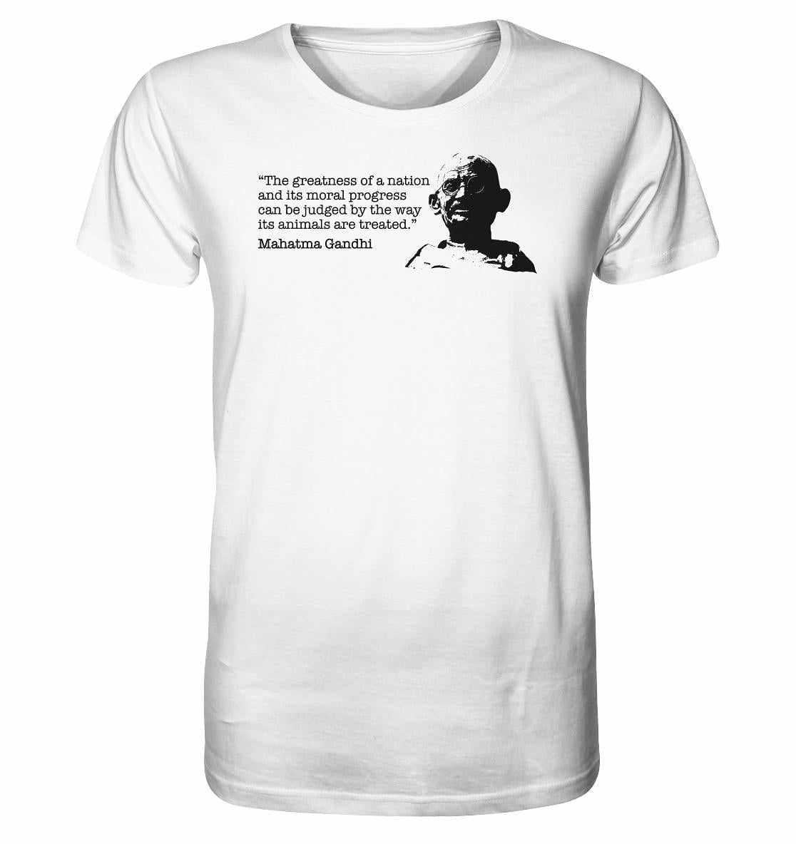 Vegan und Bio Unisex Shirt mit Gandhi-Zitat, getragen von einem Mann mit Brille, aus 100% Bio-Baumwolle, betont Tierschutz und Nachhaltigkeit.
