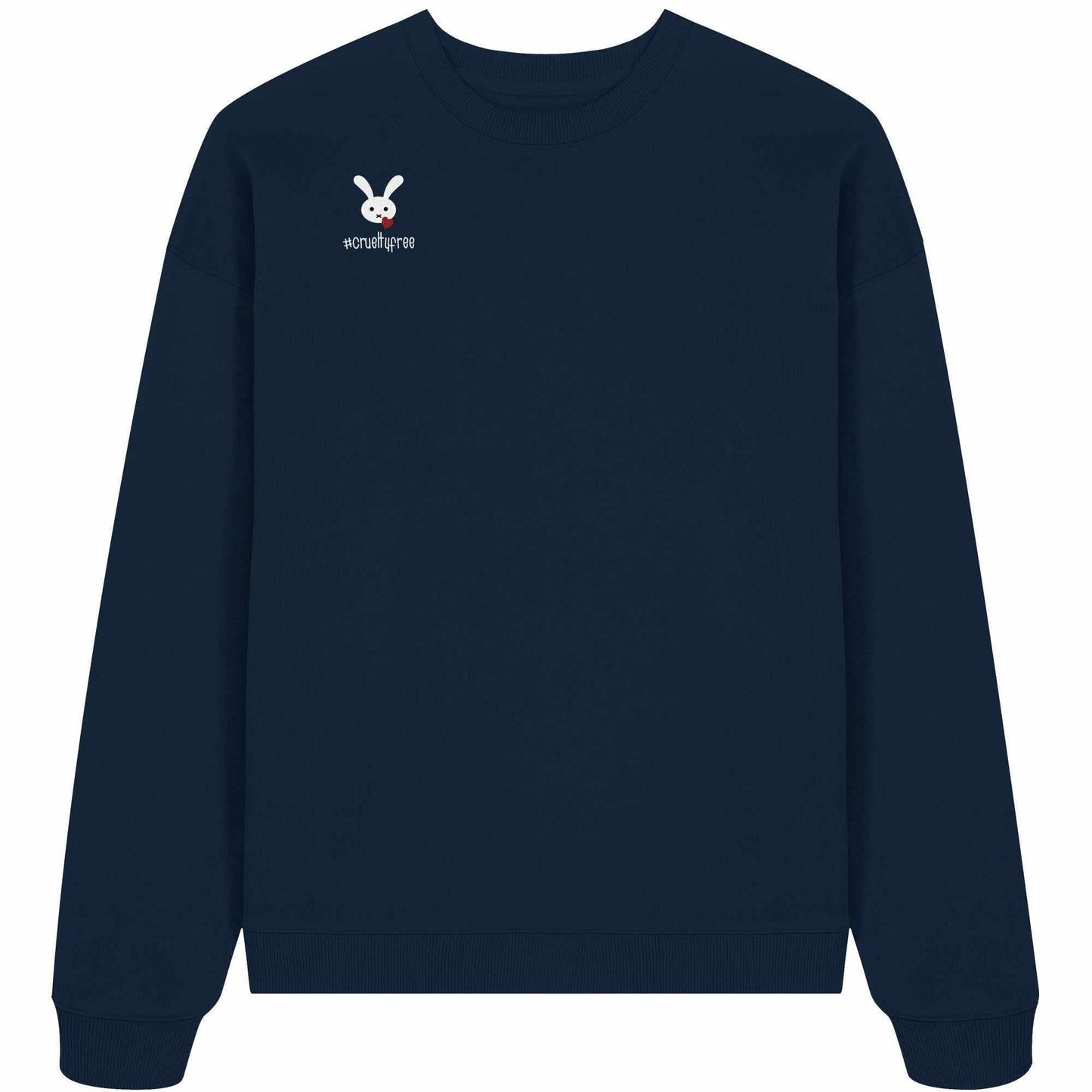 Vegan und Bio Oversized Sweatshirt: Crueltyfree Bunny, zeigt einen weißen Hasen mit Herz im Mund, auf einem blauen, langärmeligen Sweatshirt aus 100% Bio-Baumwolle.