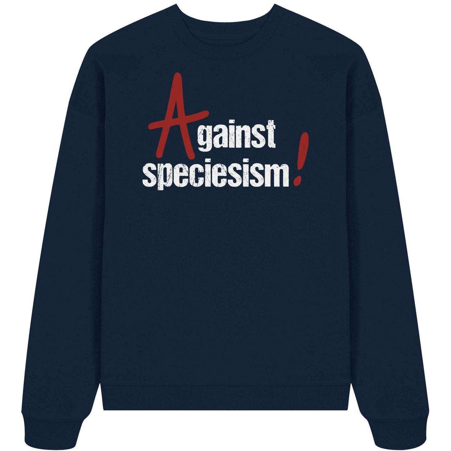 Vegan und Bio Oversized Sweatshirt: Against speciesism! aus 100% Bio-Baumwolle, langärmelig mit weißem Text auf blauem Hintergrund, rebellisches Design gegen Speziesismus.