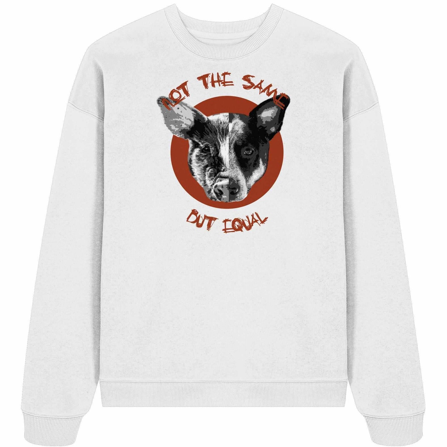 Vegan und Bio Oversized Sweatshirt: Pig - Dog “Not the same but equal”, zeigt Hundegesicht auf weißem Stoff, symbolisiert Tierrechtsbotschaft, nachhaltige 100% Bio-Baumwolle.
