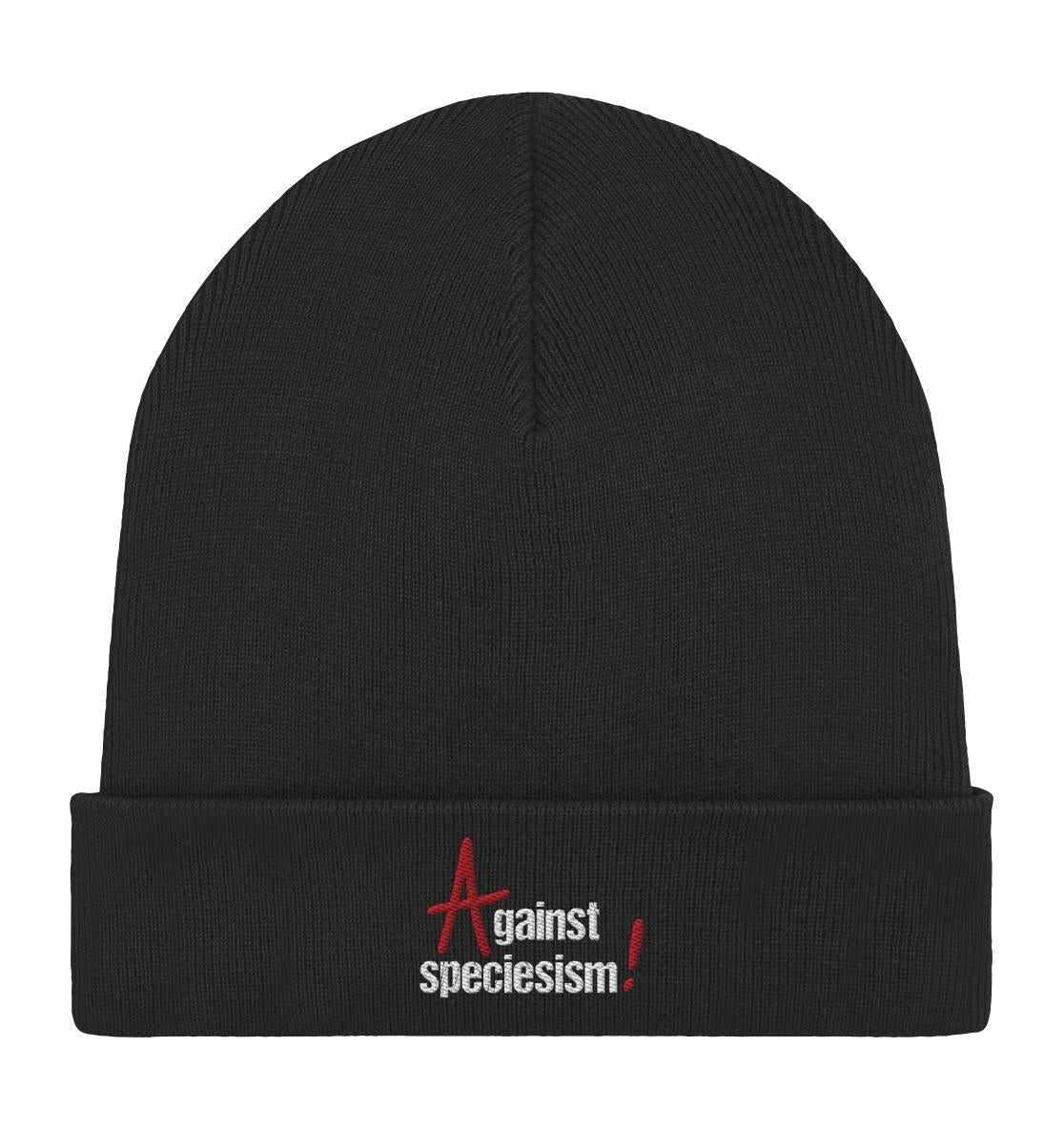 Vegan und Bio Mütze: Against speciesim! Schwarze Beanie mit weißem Text, doppellagig aus Bio-Baumwolle und recyceltem Polyester, symbolisiert Gleichheit und Gerechtigkeit.