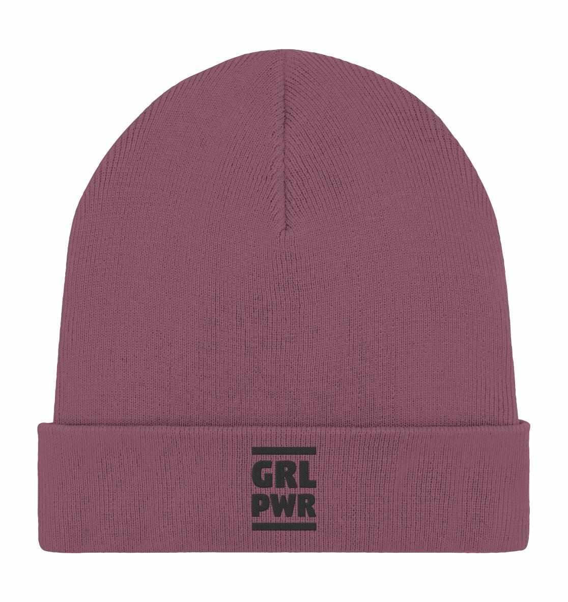 Vegan und Bio Mütze: GIRL POWER mit feministischer Message, Nahaufnahme einer doppellagigen Mütze aus Bio-Baumwolle und recyceltem Polyester, zeigt Stärke und Emanzipation.