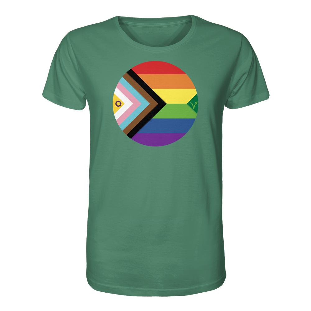 Grünes Unisex-Shirt mit Progress-Pride-Design und Veganismus-V-Erweiterung, aus 100% Bio-Baumwolle, normaler Schnitt, von RUDE REBEL, nachhaltige, vegane Marke.