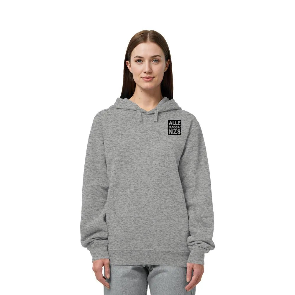 Grau melierter Hoodie am Modell, Kapuze mit Kordelzug, Frontprint