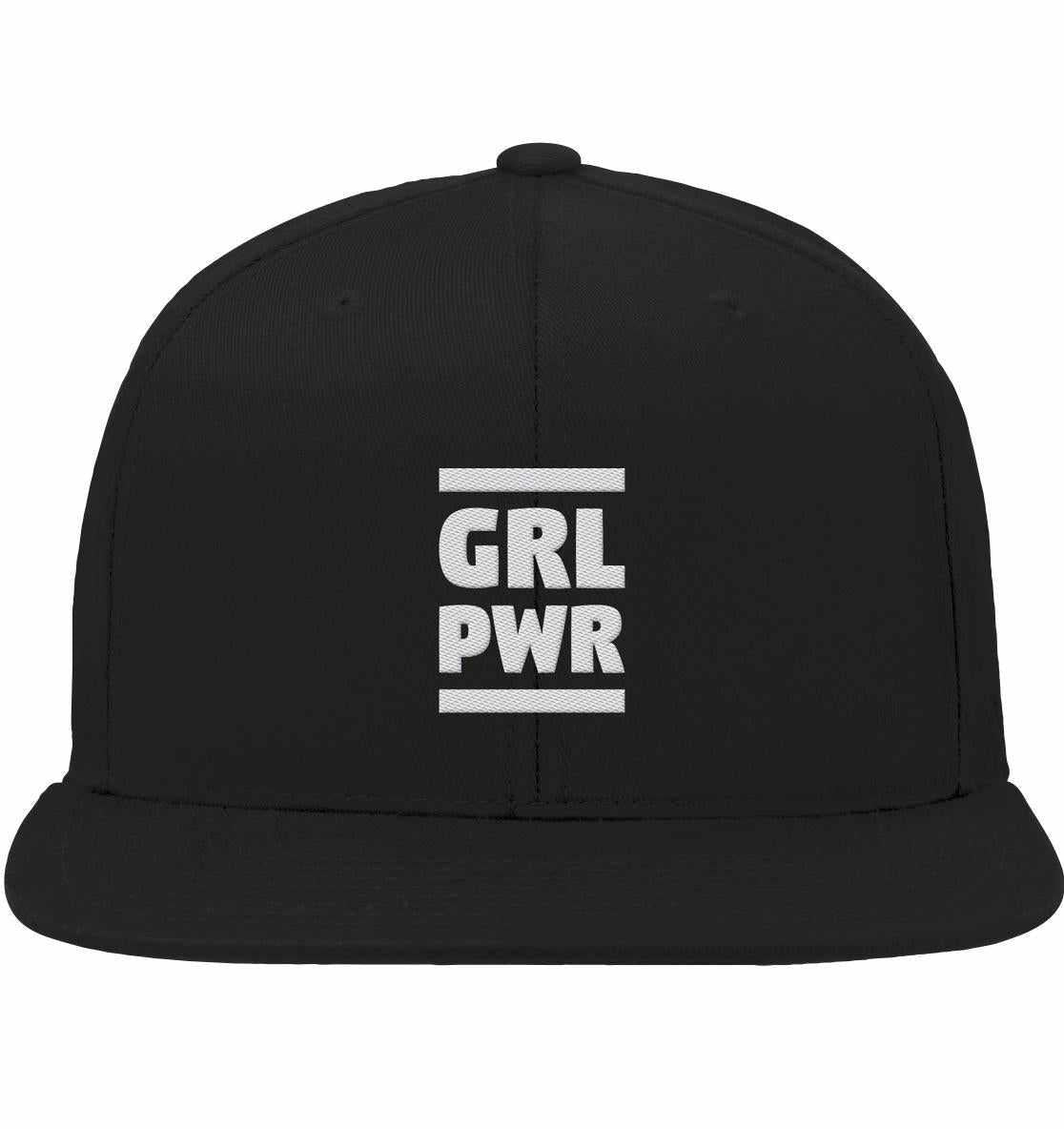 Vegan und Bio Snapback Cap: GIRL POWER mit feministischer Botschaft, schwarze Kappe mit weißem Text, aus 100% Bio-Baumwolle, größenverstellbar und umweltfreundlich produziert.