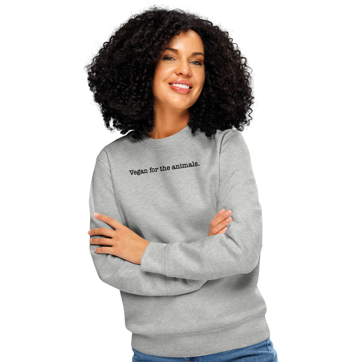 Graues Sweatshirt am Model mit Rundhalsausschnitt und Print „Vegan for the animals.“