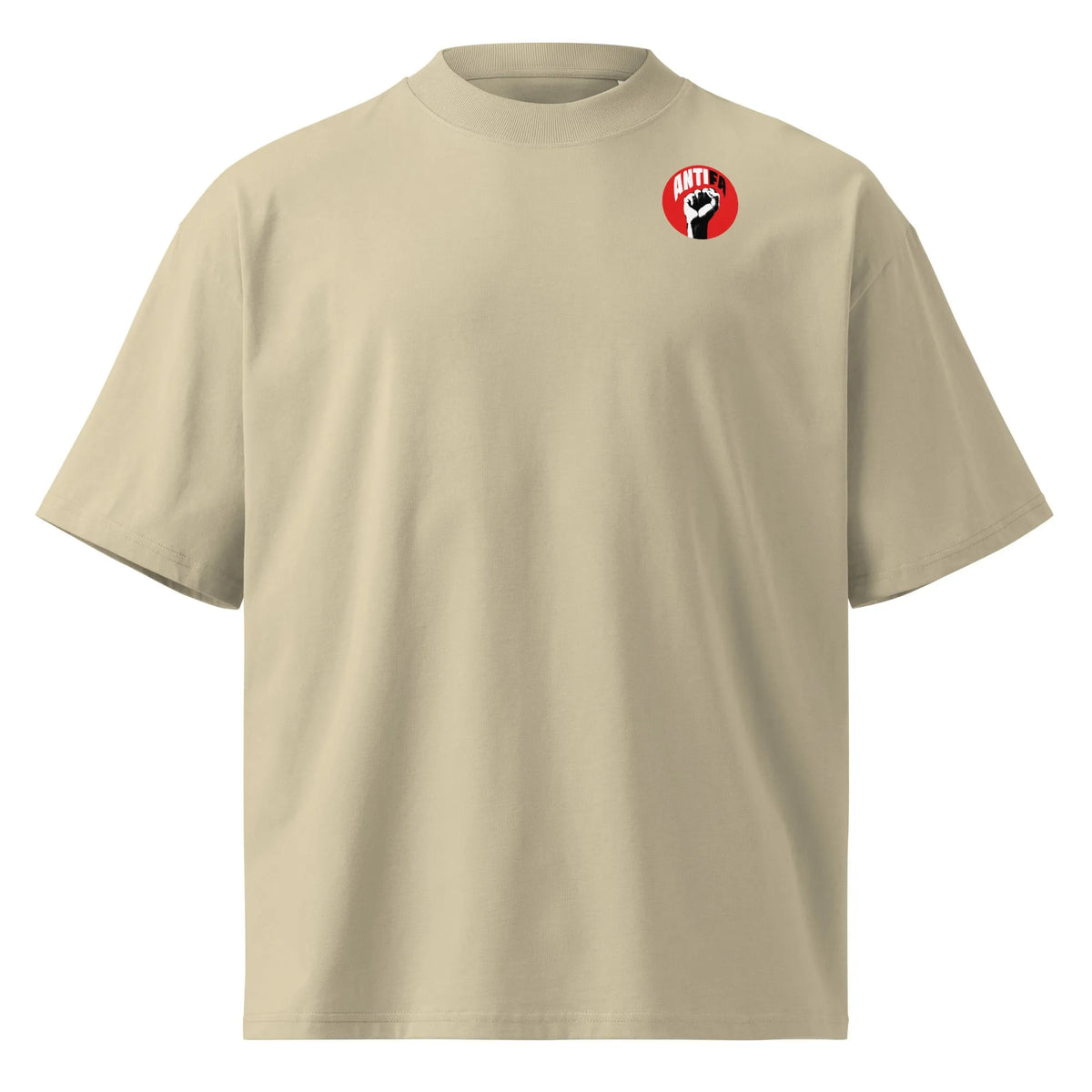 Oversize-Shirt in Steinfarben mit rundem ANTIFA-Logo auf der Brust, Kurzarm