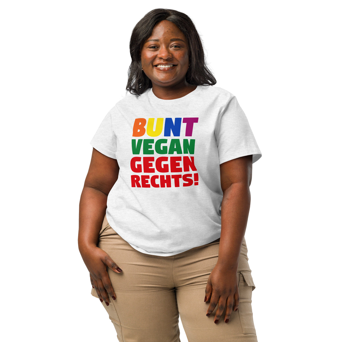 Damen-T-Shirt hellgrau mit Aufdruck „BUNT VEGAN GEGEN RECHTS!“ am Model