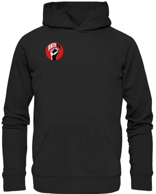 Schwarzer Hoodie mit kreisförmigem ANTIFA-Logo auf Brusthöhe, aus veganer Bio-Baumwolle, symbolisiert Kampf gegen Rechts. Größe M.