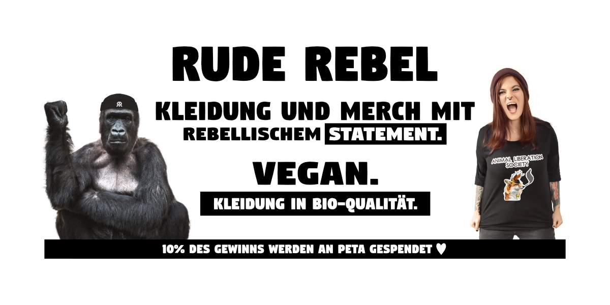RUDE REBEL Banner Desktop: links Gorilla mit RUDE REBEL Skull Mütze, rechts rothaarige Frau, schreiend mit RUDE REBEL Shirt. In der Mitte Text über die Marke: Kleidung und Merch mit rebellischem Statement. vegan. Kleidung in Bio-Qualität und 10% werden an PETA gespendet