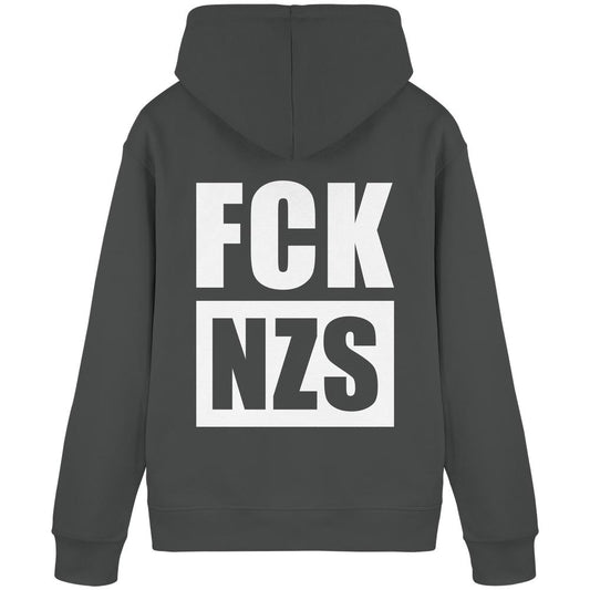 Rückansicht des Vegan und Bio Hoodie: FCK NZS mit großem, weißem Schriftzug gegen Nazis auf dunkelgrauem Stoff, symbolisiert eine starke, nachhaltige Botschaft.