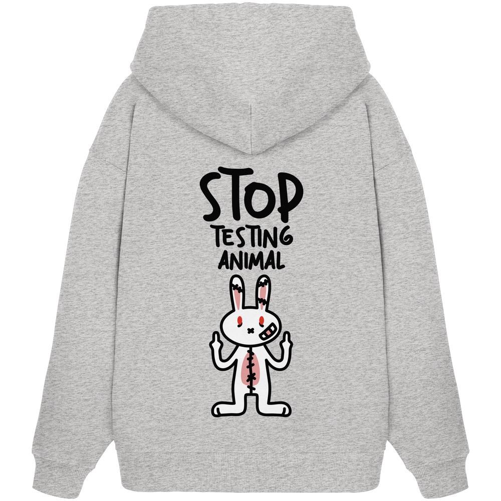 Vegan und Bio Oversized Hoodie: Angry Rabbit - Animal Rights zeigt ein cartoonartiges Kaninchen mit erhobenen Mittelfingern und dem Schriftzug „STOP TESTING ANIMAL“ auf dem Rücken.