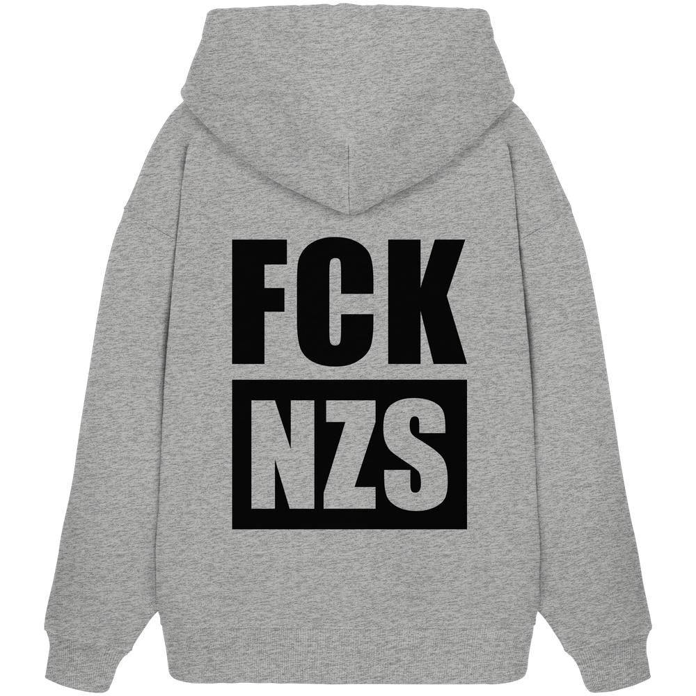 Rückansicht des veganen und biologischen Oversized Hoodies FCK NZS mit Kapuze, aus 100% Bio-Baumwolle, antinazistisches Statement, Teil der RUDE REBEL Kollektion.