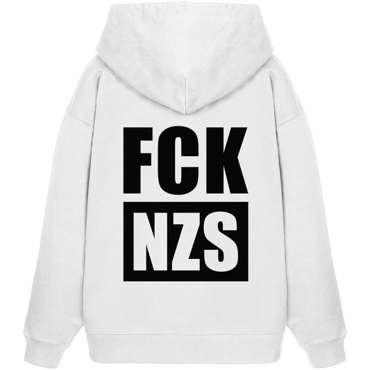 Rückansicht des weißen Vegan und Bio Oversized Hoodie: FCK NZS mit Anti-Nazi-Slogan, aus 100% Bio-Baumwolle von RUDE REBEL.