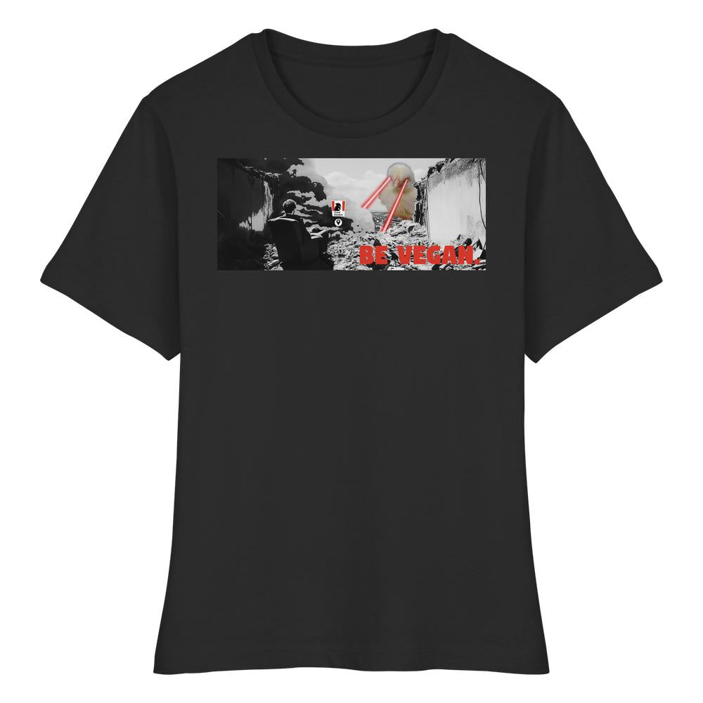 Vegan und Bio Ladies Shirt: BE VEGAN – Dystopisches Design mit sitzender Figur und riesigem Vogelkopf mit Laseraugen, Botschaft „Be Vegan“ in roter Schrift.