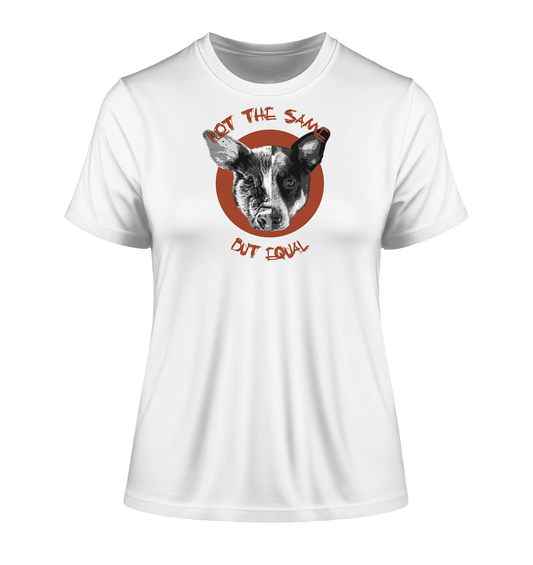 Vegan & Organic Ladies Shirt: Pig - Dog Animal equality (bedruckt mit geteiltem Hunde und Schweinekopf in Schwarz und Weiß mit rotem Hintergrund und Schriftzug, Veganismus, Vegan Merch) in weiß