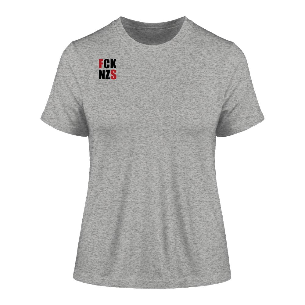 Vegan und Bio Ladies Shirt: FCK NZS, heather-grau, mit roten und schwarzen Buchstaben auf der linken Brust als Statement gegen Nazis, aus 100 % Bio-Baumwolle.