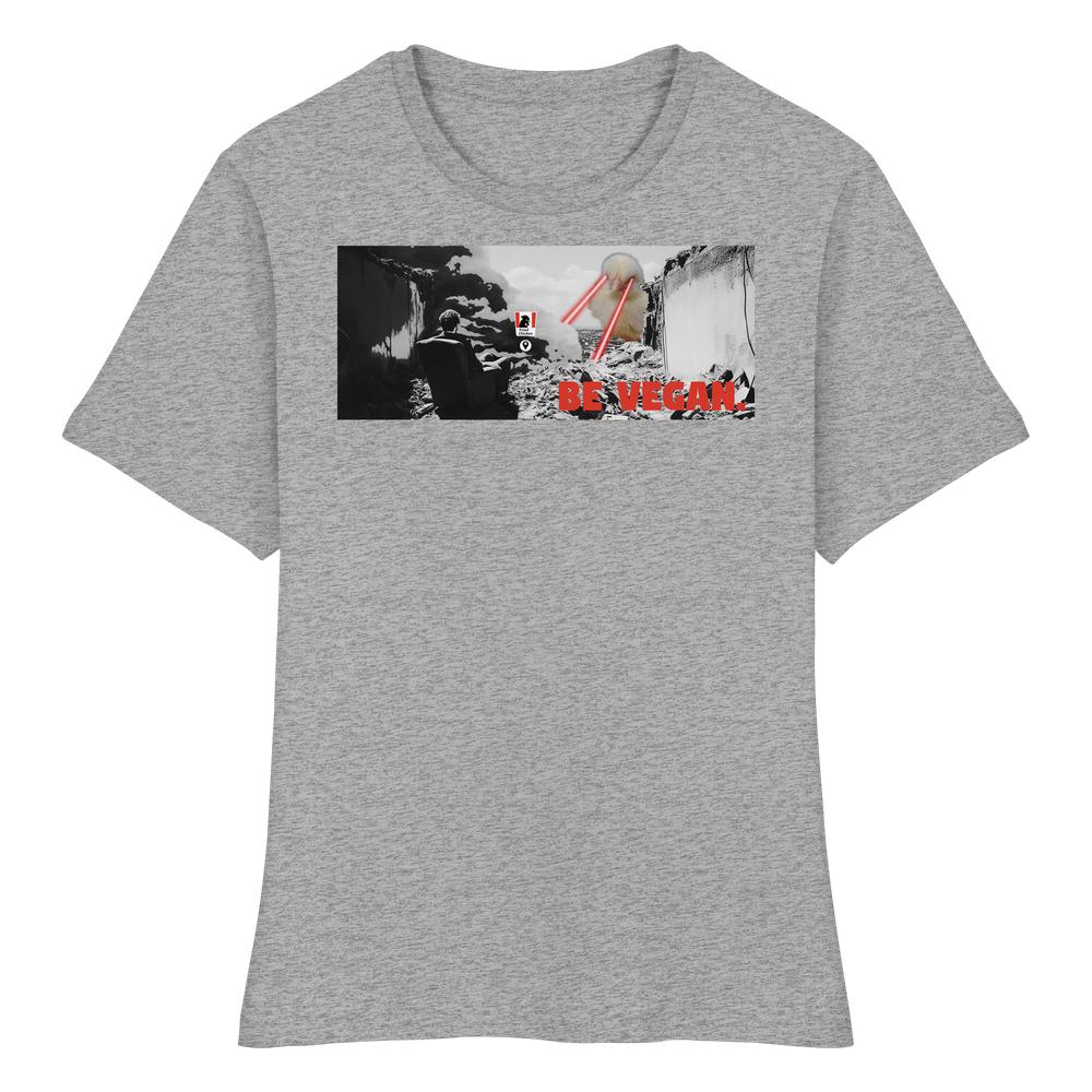 Vegan und Bio Ladies Shirt: BE VEGAN. - Angry bird, zeigt eine dystopische Szene mit einer riesigen Küken und BE VEGAN-Slogan auf einem grauen T-Shirt aus Bio-Baumwolle.
