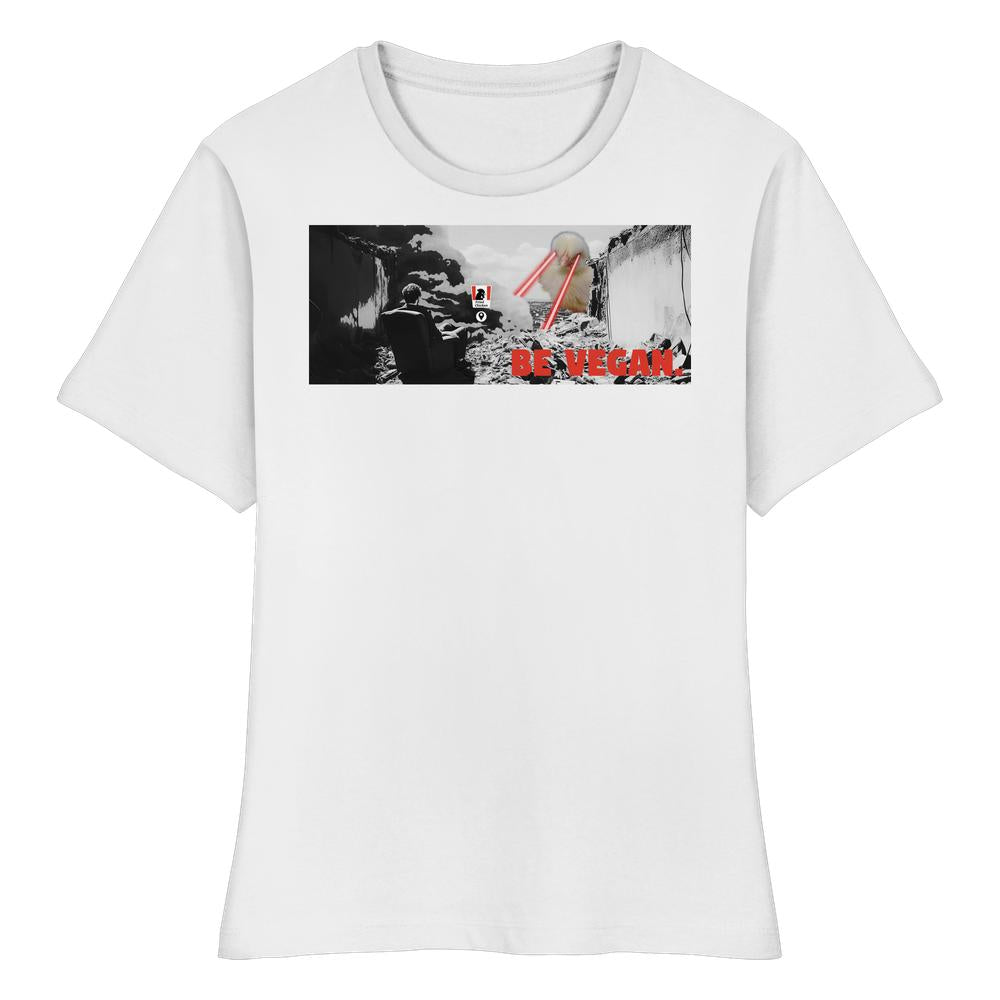 Vegan und Bio Ladies Shirt: BE VEGAN. - Angry bird. Weißes Shirt mit apokalyptischem Druck: Person im Sessel, riesiger Hühnerkopf mit Laseraugen, Slogan „BE VEGAN“.