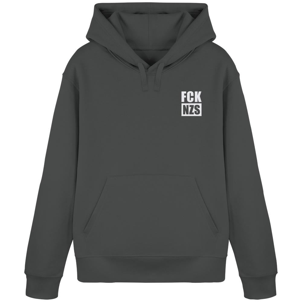 Dunkelgrauer Hoodie mit Kängurutasche, Kapuze und FCK NZS-Schriftzug, repräsentiert rebellisches Design von RUDE REBEL. Hergestellt aus Bio-Baumwolle und recyceltem Polyester.