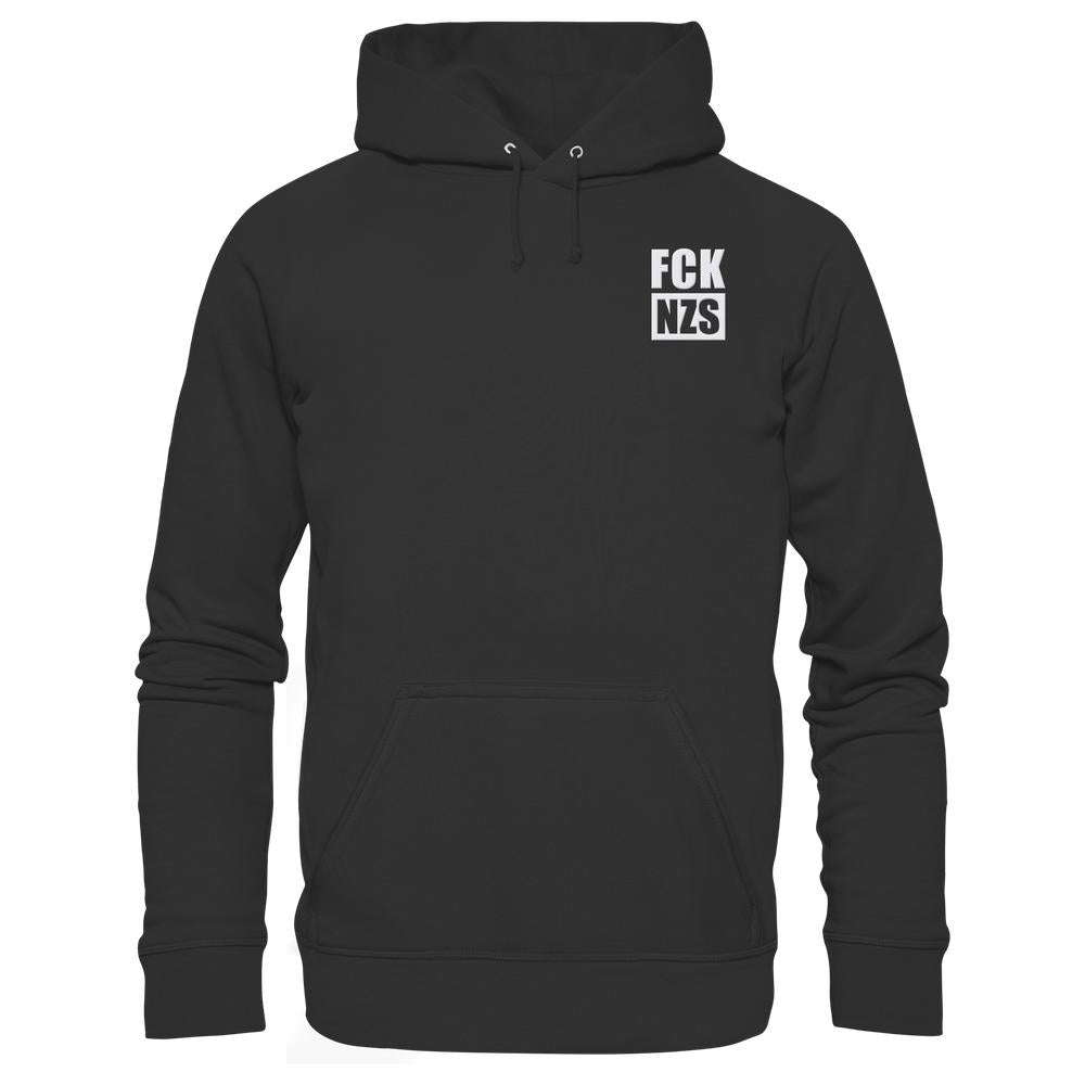 Vegan und Bio Hoodie bestickt: FCK NZS - Organic Basic Hoodie, schwarzer Pullover mit weißem Schriftzug, normaler Schnitt, Kapuze, Bio-Baumwolle und recyceltem Polyester.
