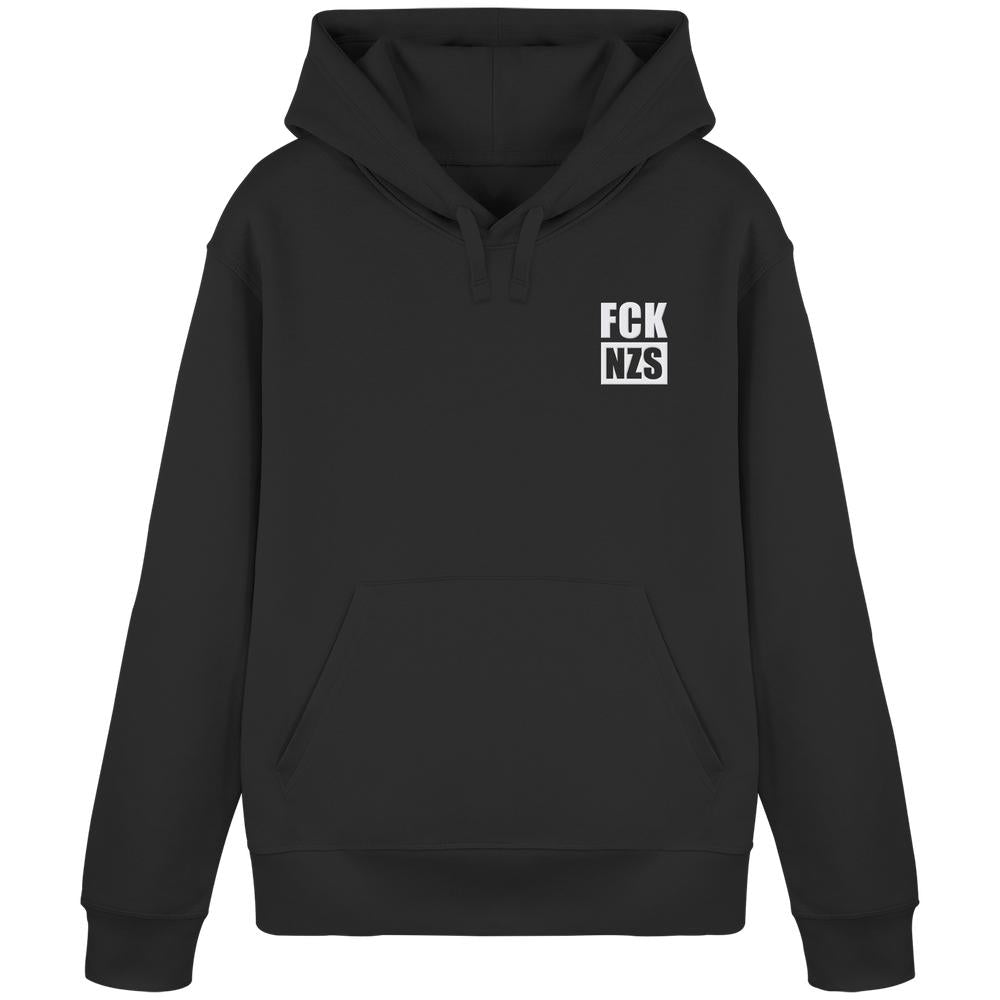 Vegan und Bio Hoodie bestickt: FCK NZS - Organic Basic Hoodie mit Kängurutasche und Schriftzug „FCK NZS“ auf der Brust, Ausdruck gegen rechte Ideologien.