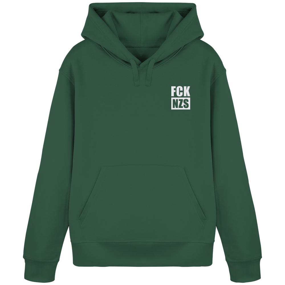 Vegan und Bio Hoodie bestickt: FCK NZS - Organic Basic Hoodie in Waldgrün mit Kängurutasche und weißem Schriftzug, symbolisiert Kampf gegen Rechts, von RUDE REBEL.