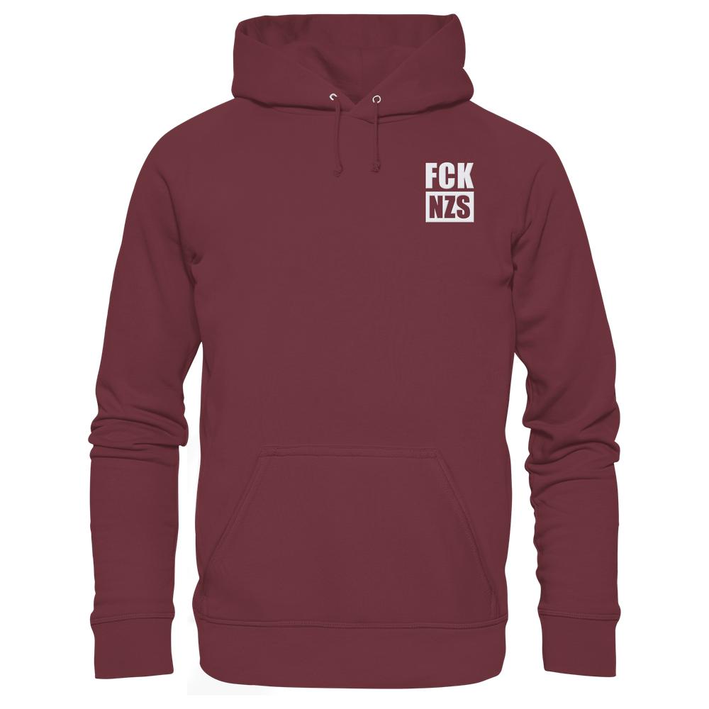 Bio-Baumwoll-Kapuzenpullover mit FCK NZS-Slogan, Kängurutasche und Flatlock-Nähten. Nachhaltiges Design von RUDE REBEL, betont vegane und grüne Werte.
