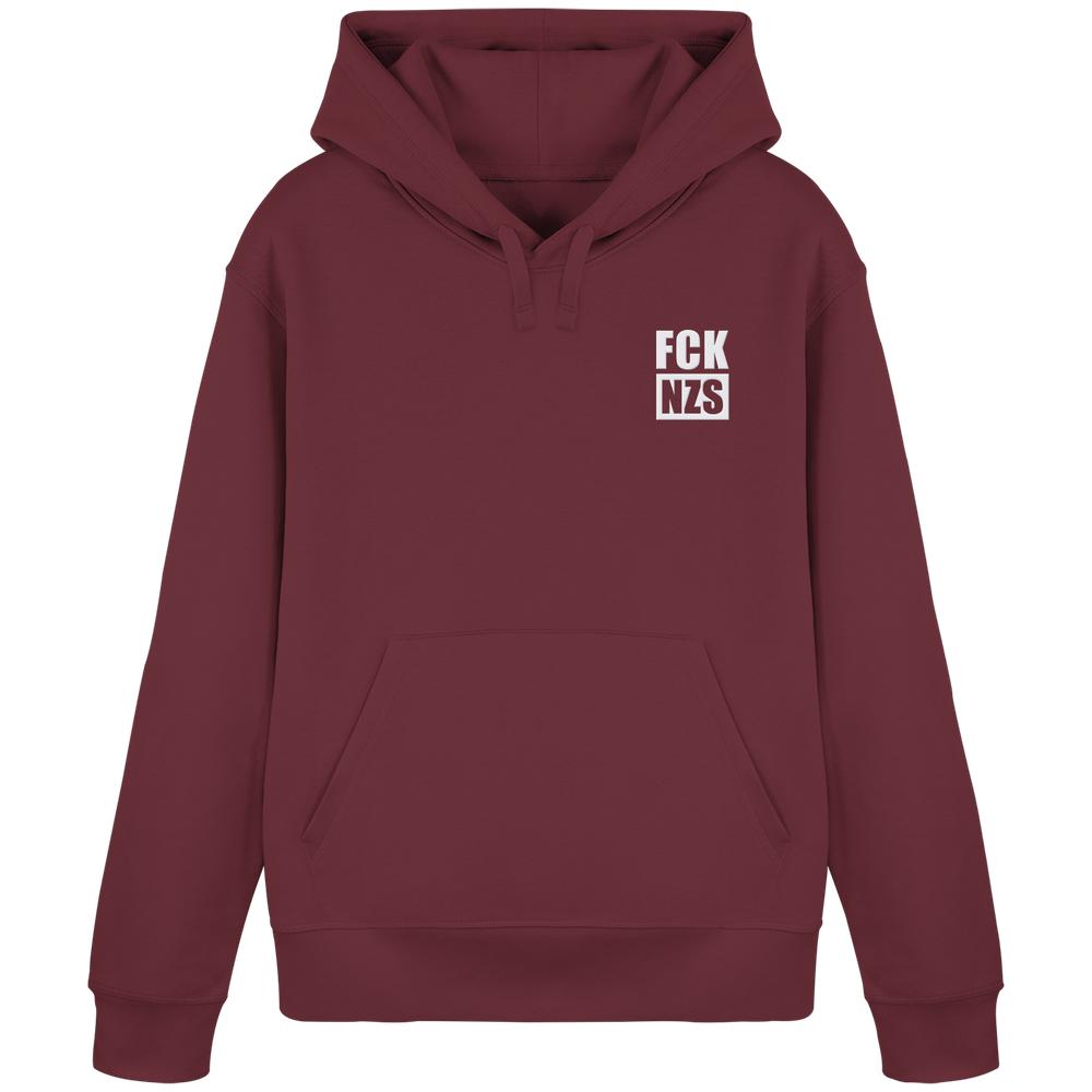 Vegan und Bio Hoodie bestickt: FCK NZS - Organic Basic Hoodie mit Kängurutasche und weißem Slogan auf der Brust, aus Bio-Baumwolle und recyceltem Polyester.