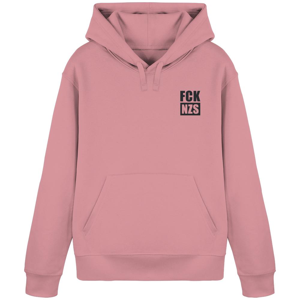 Vegan und Bio Hoodie bestickt: FCK NZS - Organic Basic Hoodie mit Kängurutasche, Kapuze und schwarzer Aufschrift auf der Brust, betont antifaschistische Haltung.