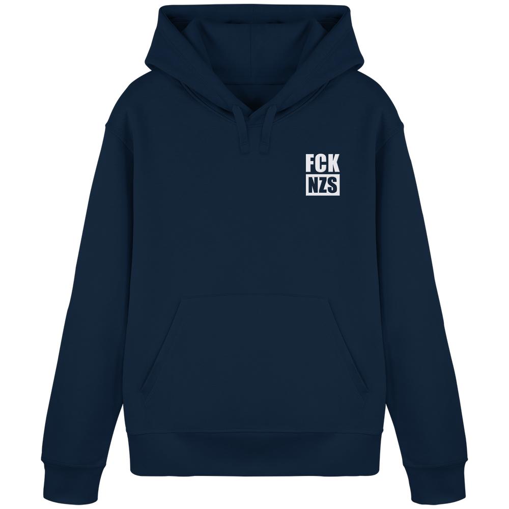 Vegan und Bio Hoodie bestickt: FCK NZS - Navy Hoodie mit Kängurutasche, antinazistischem Statement-Aufdruck, hergestellt aus Bio-Baumwolle und recyceltem Polyester, normale Passform.