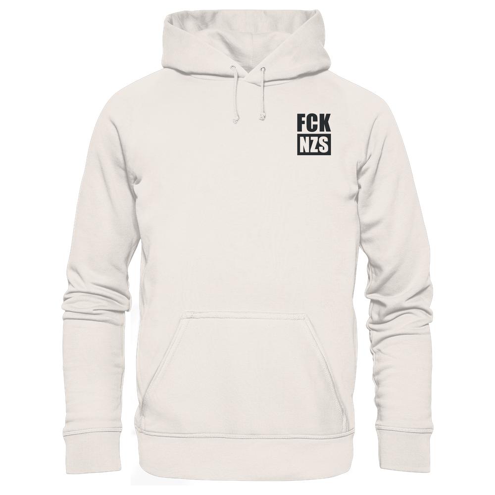 Vegan und Bio Hoodie bestickt: FCK NZS - Organic Basic Hoodie mit Kapuze und Kängurutasche, dezenter Schriftzug links, aus Bio-Baumwolle und recyceltem Polyester.