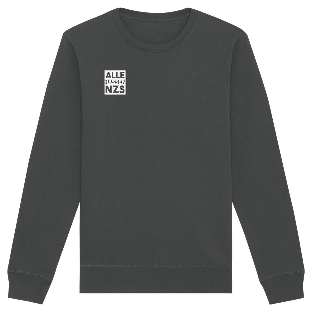 Vegan und Bio Unisex Sweatshirt: ALLE HASSEN NZS! Dunkelgraues Sweatshirt mit weißem Schriftzug auf der Brust, nachhaltige Materialien aus Biobaumwolle und recyceltem Polyester.